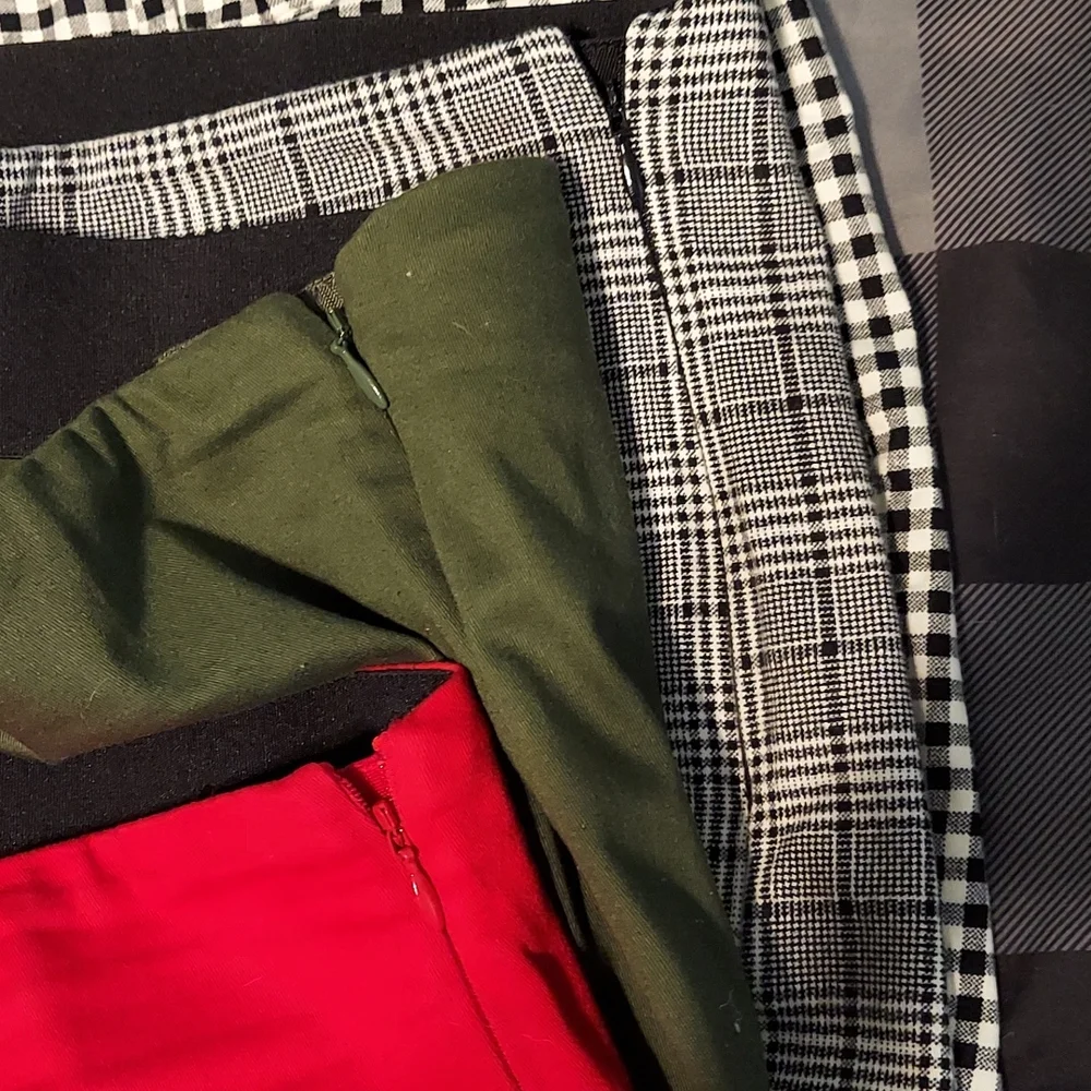 🛑🛑 SOLD SOLD SOLD 🛑🛑  Gap & 3 pairs of navy pants - Picture 7 of 7